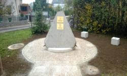 Izdelava spomenika pred Občino